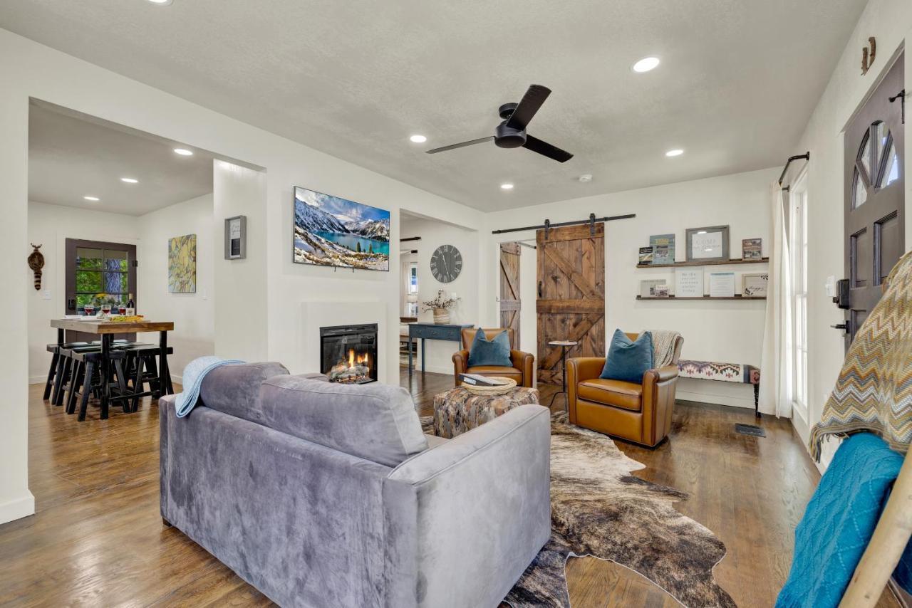 Southern Charm - Near Main With Hot Tub Fredericksburg Exterior foto